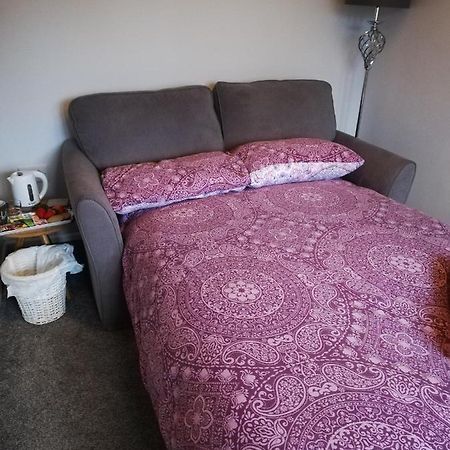 Little Cosy Cwtsh Hotel Pontyclun Luaran gambar