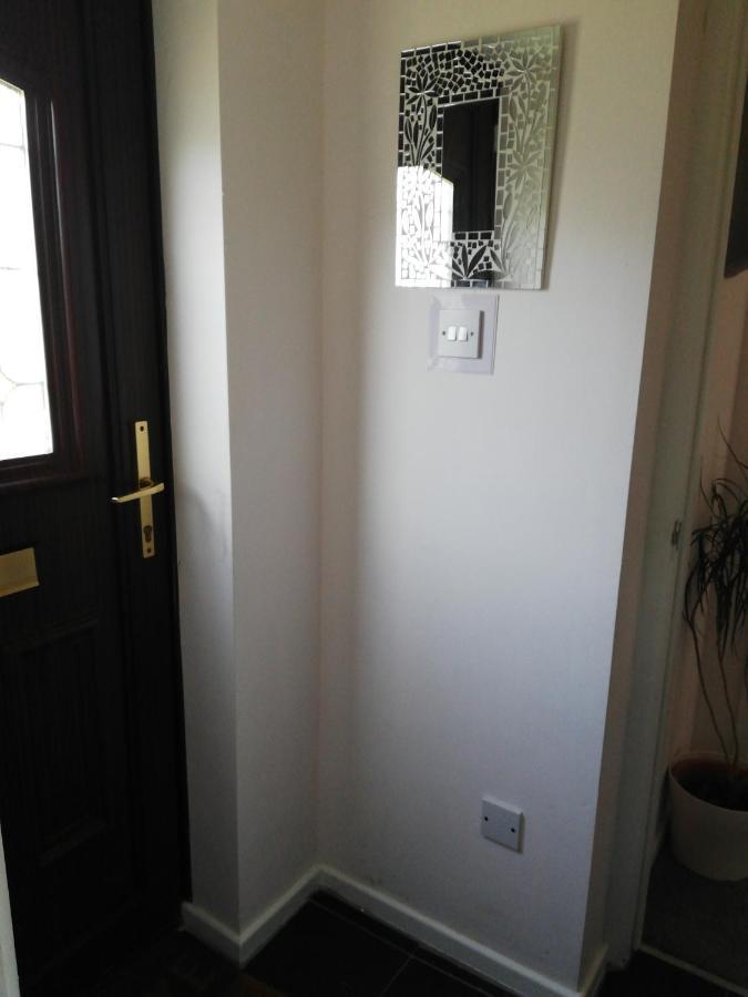 Little Cosy Cwtsh Hotel Pontyclun Luaran gambar