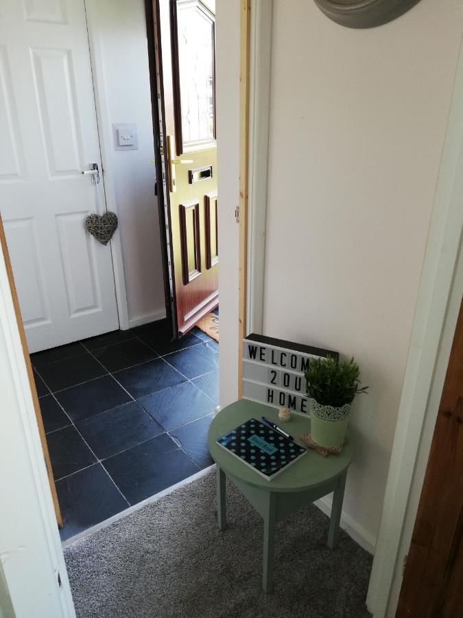 Little Cosy Cwtsh Hotel Pontyclun Luaran gambar