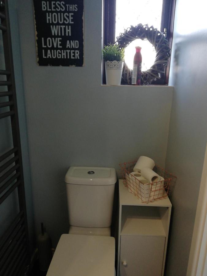 Little Cosy Cwtsh Hotel Pontyclun Luaran gambar
